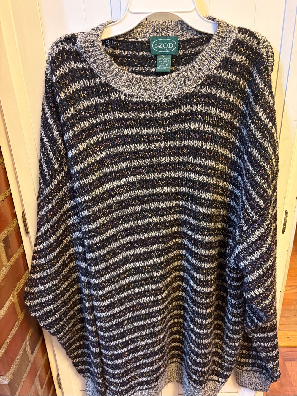Vintage 80’s Izod 100% Pure Wool Men’s Sweater Grey White